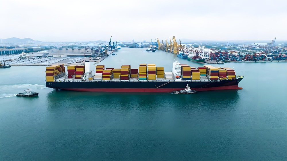 Why Are Shipping Giants Racing to Bet on LNG Bunkering Vessels?