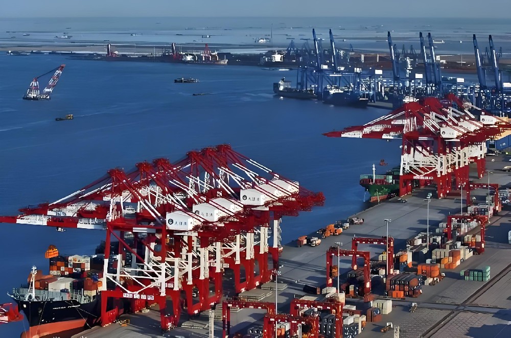 The United States plans to restrict China's global port influence through capital operations.