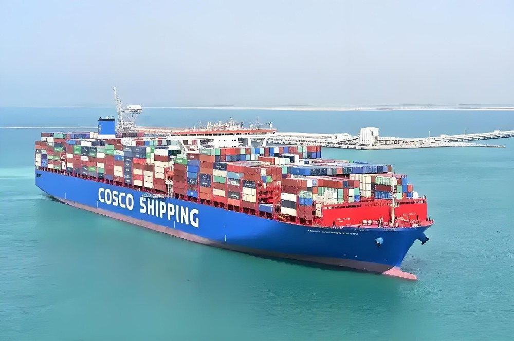 COSCO Shipping Responds to New U.S. Port Fee Regulations and China's Ship Chartering Market Dynamics