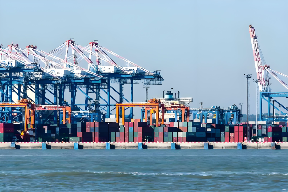 China and the U.S. suspend mutual imposition of port fees for vessels: Shipping industry pressure eases slightly, but concerns remain over freight rate recovery and cargo volume growth
