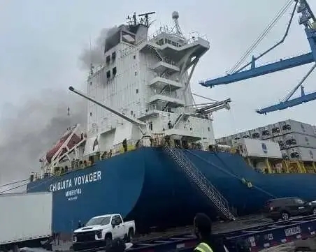 Breaking news! A fire broke out in the engine room of a container ship at the Port of Wilmington in the United States, resulting in four crew members being injured and taken to the hospital