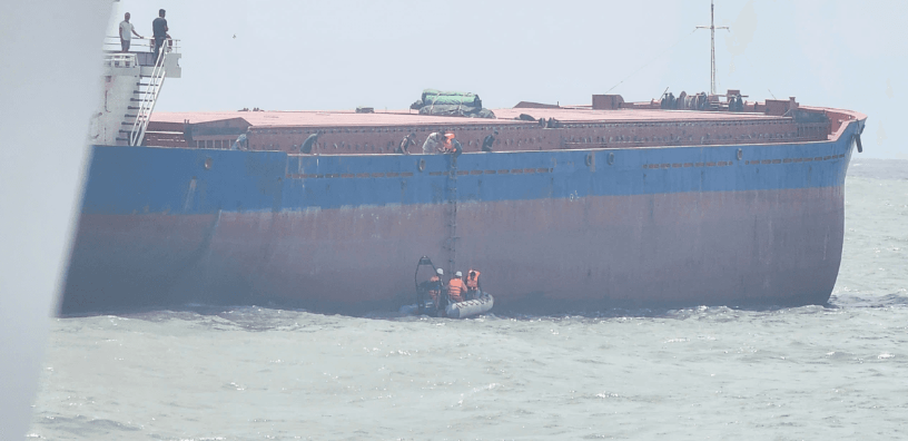 The Vietnamese cargo ship “Truong Hung 268” sank in the South China Sea; all four crew members were rescued