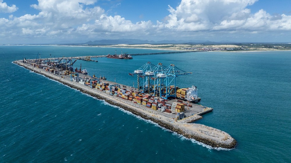 U.S. diplomat intervenes in Brazilian port tender, stating that “unwelcome forces” must not be involved