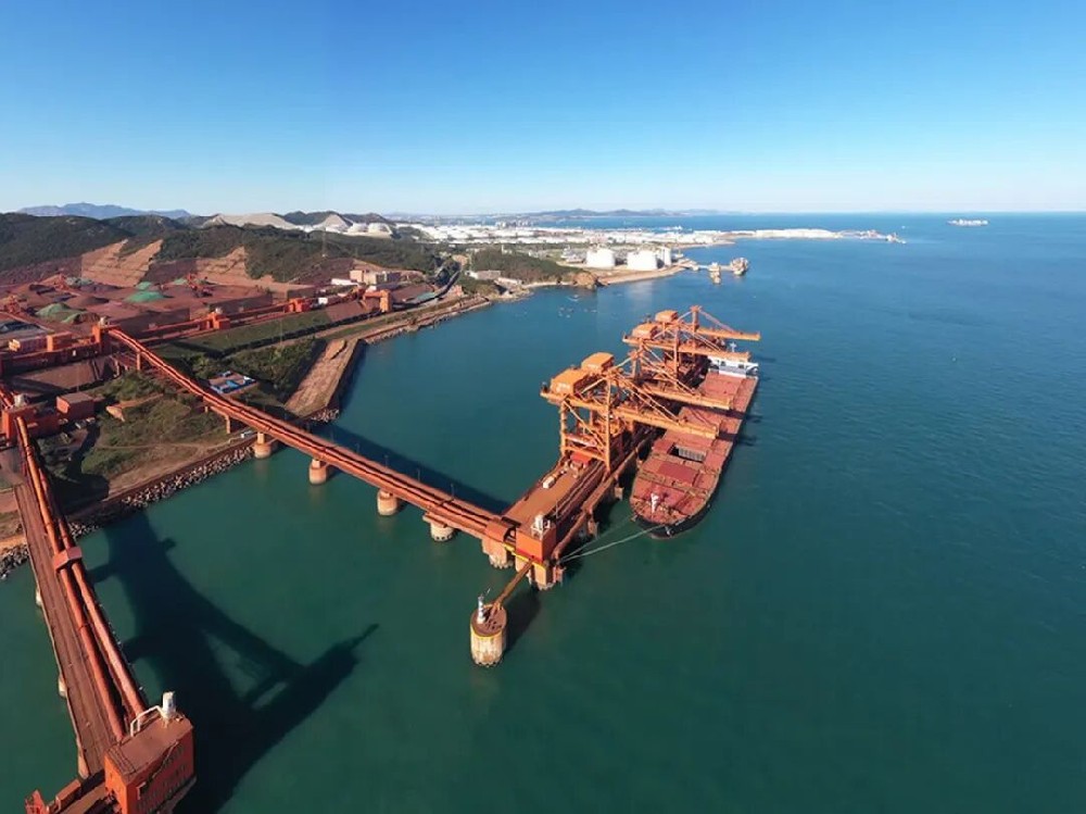 BHP switches to time charters to lock in iron ore shipping costs