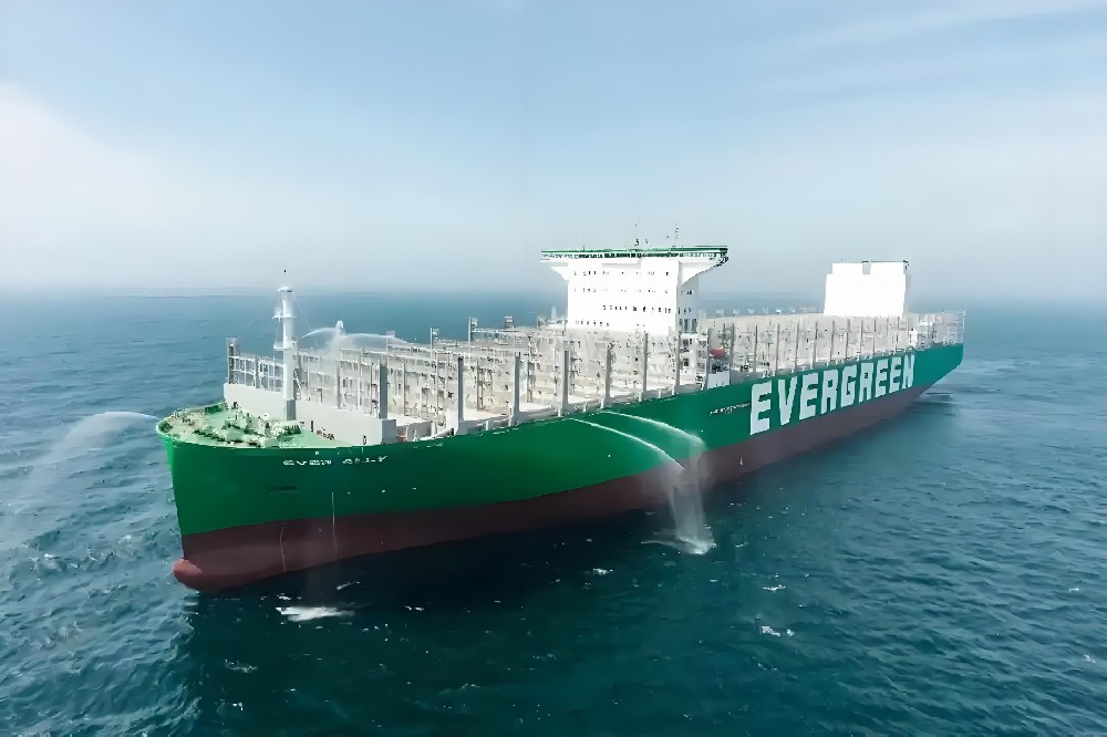 Hudong-Zhonghua Successfully Delivers World's Largest 24,000 TEU Container Ship, Perfectly Concluding Evergreen Marine's Series of Projects
